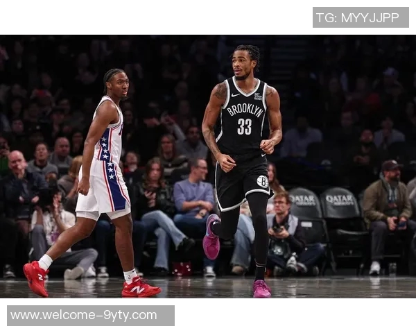 克拉克斯顿半场表现惊艳6投5中贡献12分2篮板2助攻1抢断2盖帽助球队领先