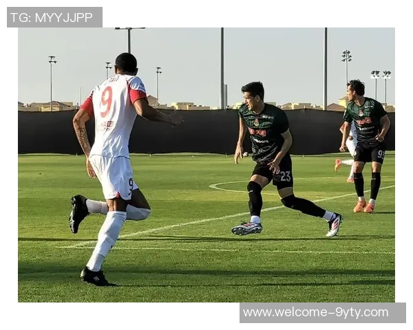 李新翔伤愈随海港队赴迪拜冬训晒照展现团队精神 李新翔伤愈随海港队赴迪拜冬训晒照展现团队精神