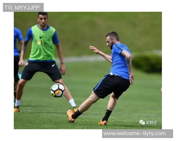 国安球员拉莫斯祝福球迷新年快乐自豪穿上绿色球衣展现团队精神